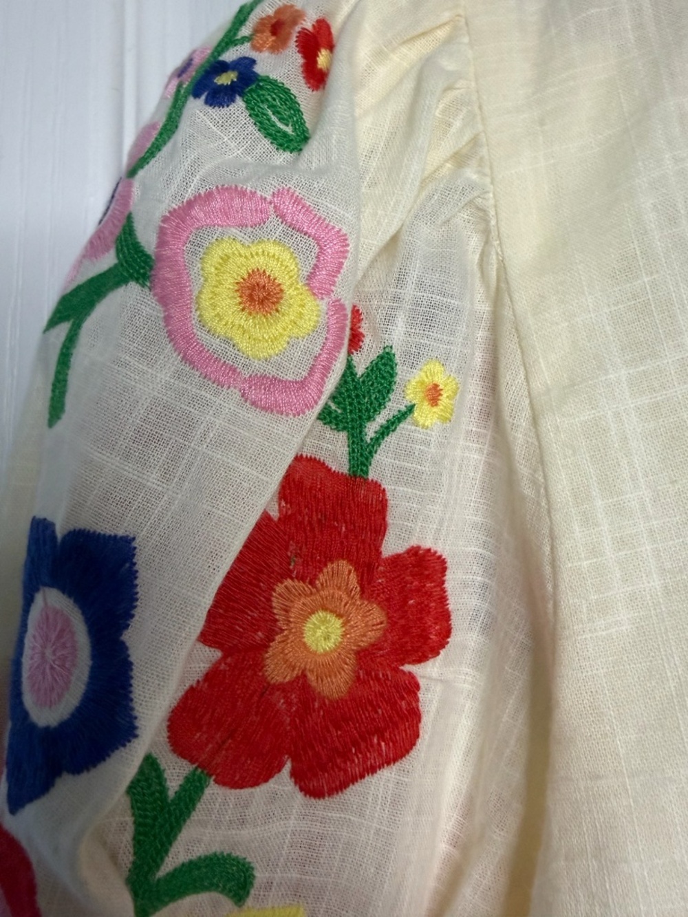 Women's AVARA Tie-Front Peplum Top with Colorful Flower Embroidery Size S NWT - Picture 10 of 13